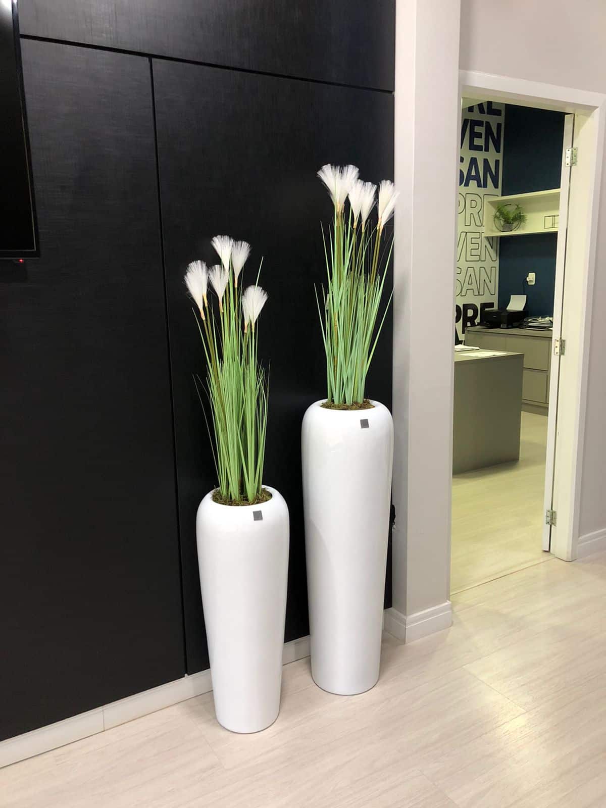 Vaso em Fibra de Vidro Estilo Vietnamita Pipa Branco